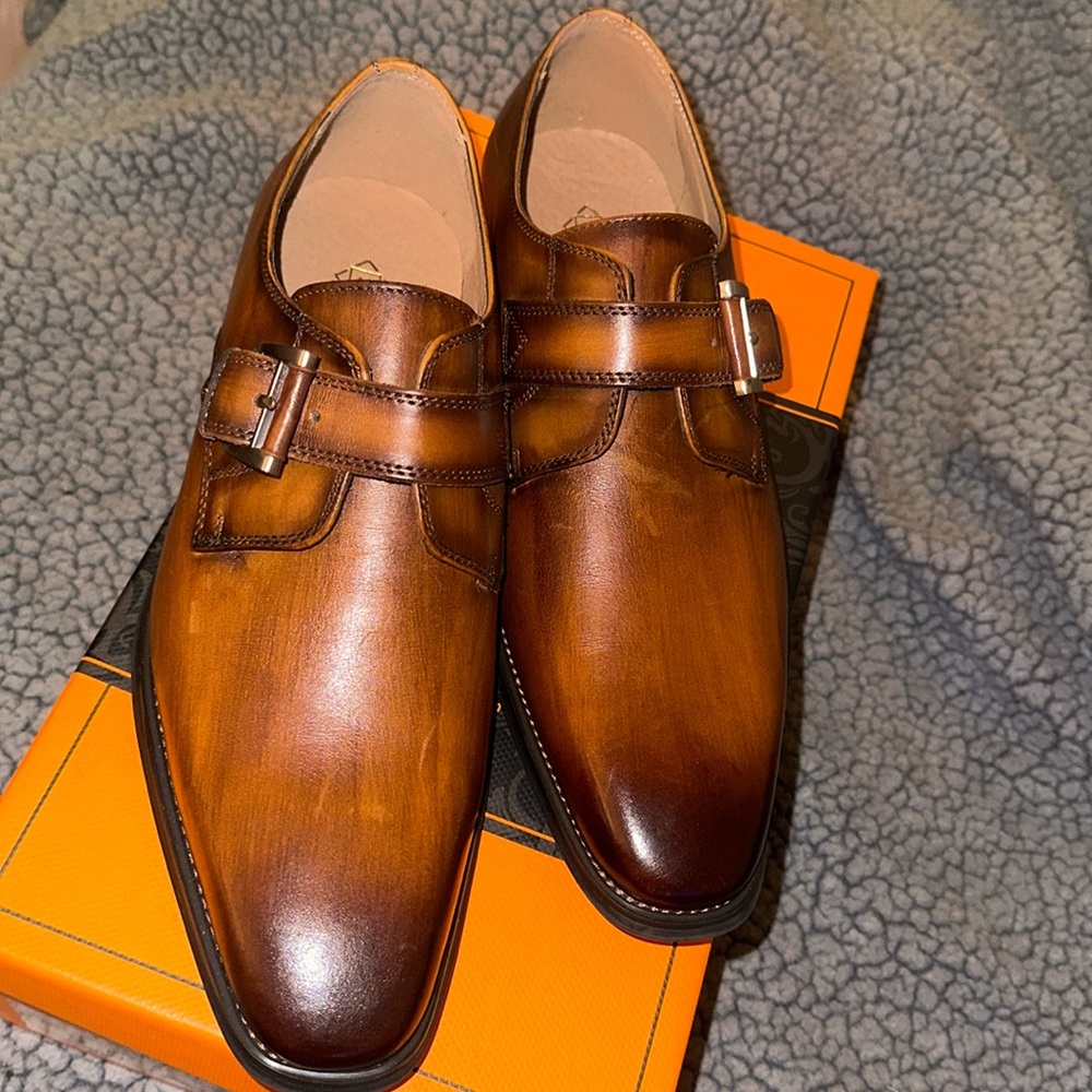 Men’s Size 9.5 Dress Shoe by La Milano